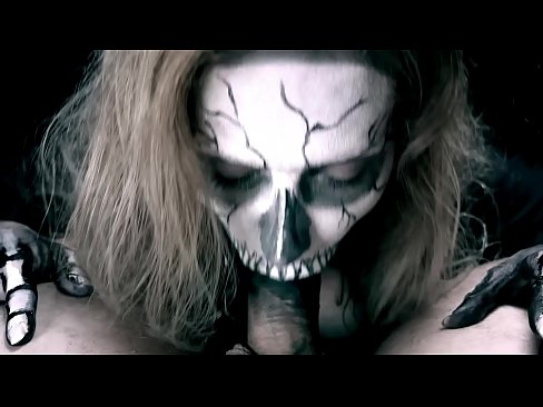 ❤️ Demonsko dekle sesa kurca s svojimi črnimi usti in pogoltne spermo. ❤️ Porno na sl.hentaisea-com.ru ☑