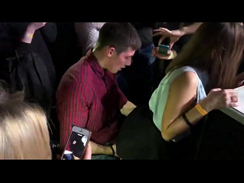 ❤️ Pravi seks v ruskem nočnem klubu. 18-letno rusko dekle v anusu in vagini zajebano v nočnem klubu ❤️ Porno na sl.hentaisea-com.ru ☑